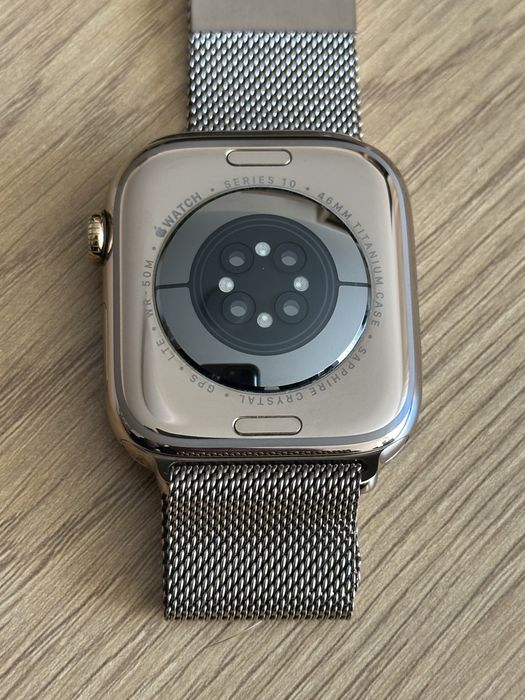 Apple Watch Series 10 46 mm Titanium Case Gold