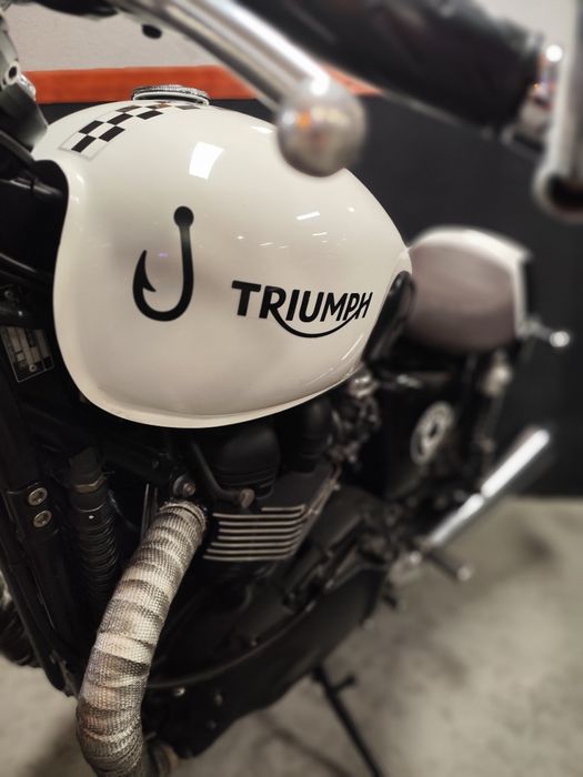Triumph Thruxton 900