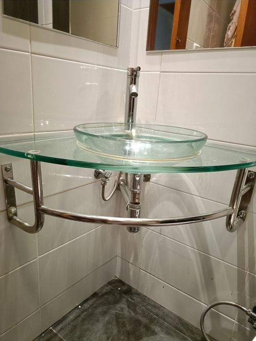 Lavatório em vidro