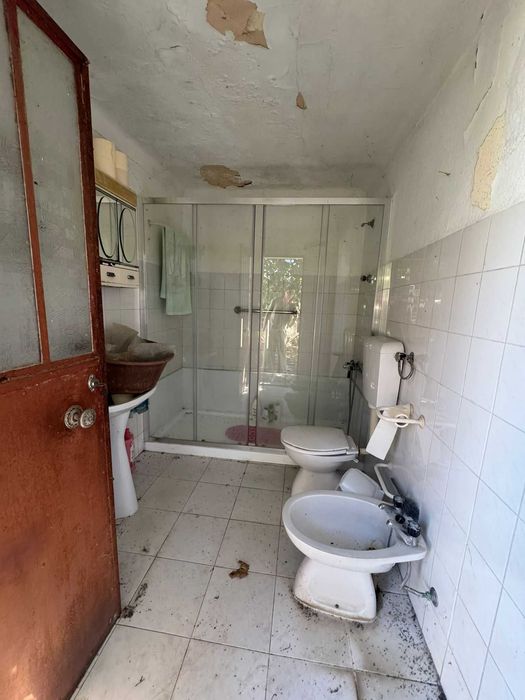 Preço Revisto | Moradia Rústica T3 com jardim, garagem e anexo