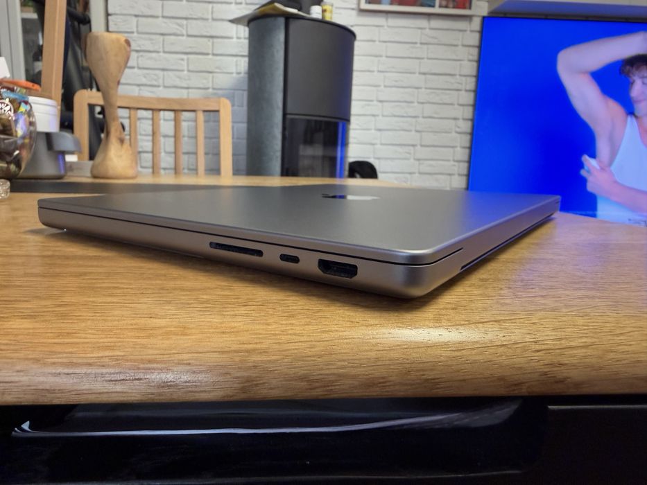 MacBook Pro 14” M1 Pro 16 GB / 1 TB SSD + magic mouse 2