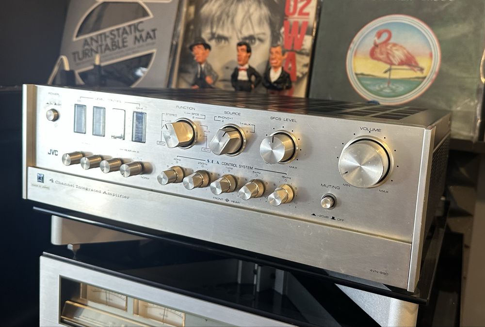 JVC  4VN990 . Amplificador de referência