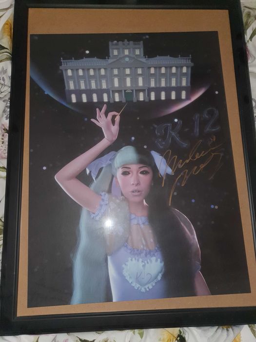 Melanie Martinez plakat z autografem