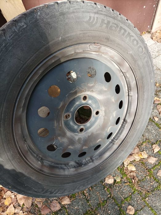 Felgi stalowe z oponami Ford 6jx15H2 et52.5 4x108\63.4
