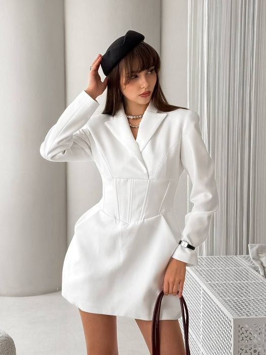 Супер сукня з імітацією корсету!