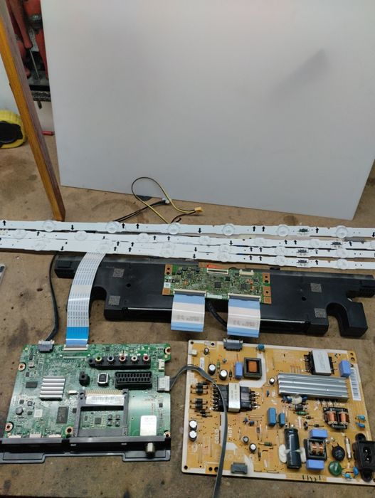 TV Samsung UE40j5100aw peças