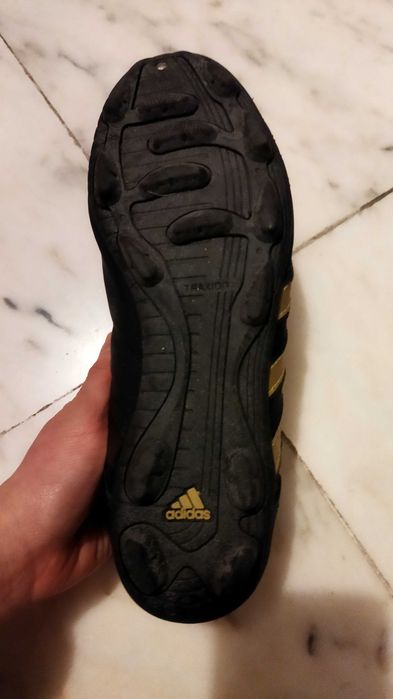 Ténis Adidas Futebol (tamanho 38), caixa original