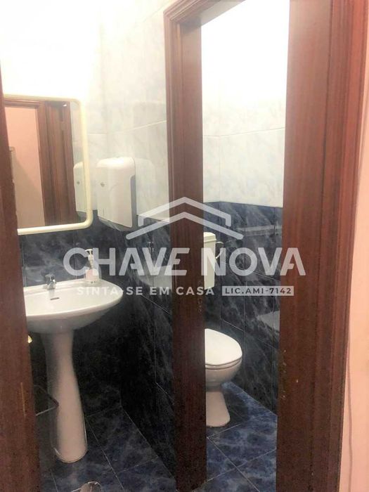 Loja c/montra em Mafamude (Junto ao colegio Bonança)