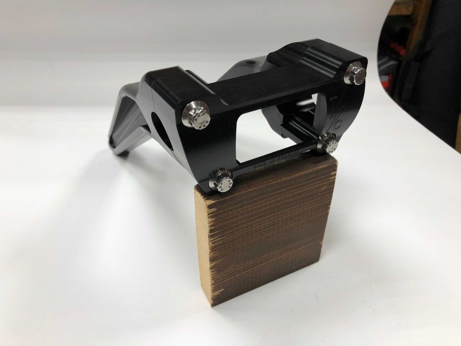 Стійки керма THRASHIN для Harley-Davidson Softail M8