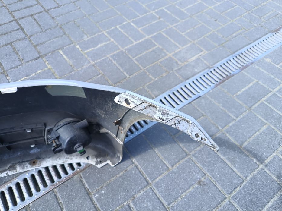 BMW E90 E91 przed lift zderzak przód kompletny grill halogeny