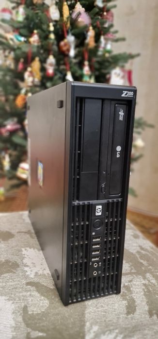 Лицензионная рабочая станция HP Z200, настольный портативный компьютер
