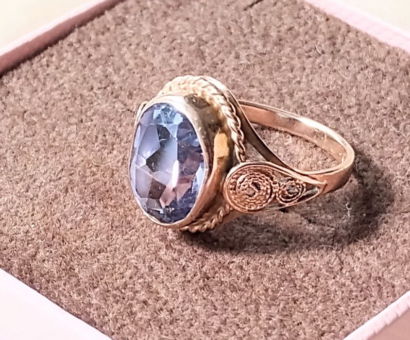 Piękny pierścionek złoty . Imago artis z Aleksandrytem. Ładny stan.