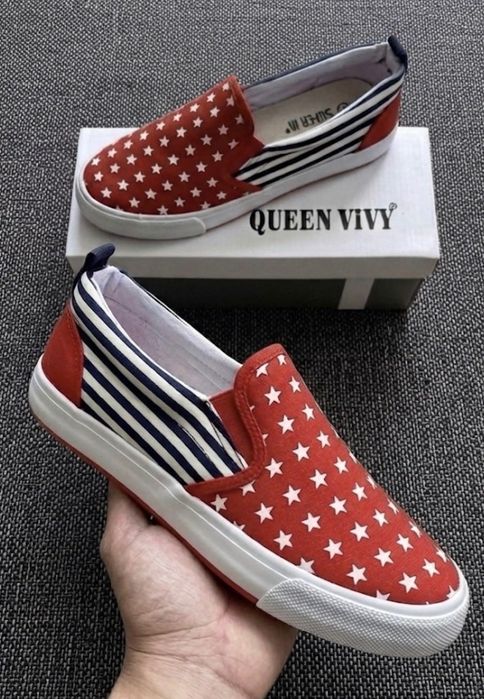 Nowe slip-ony w gwiazdki (r. 41)