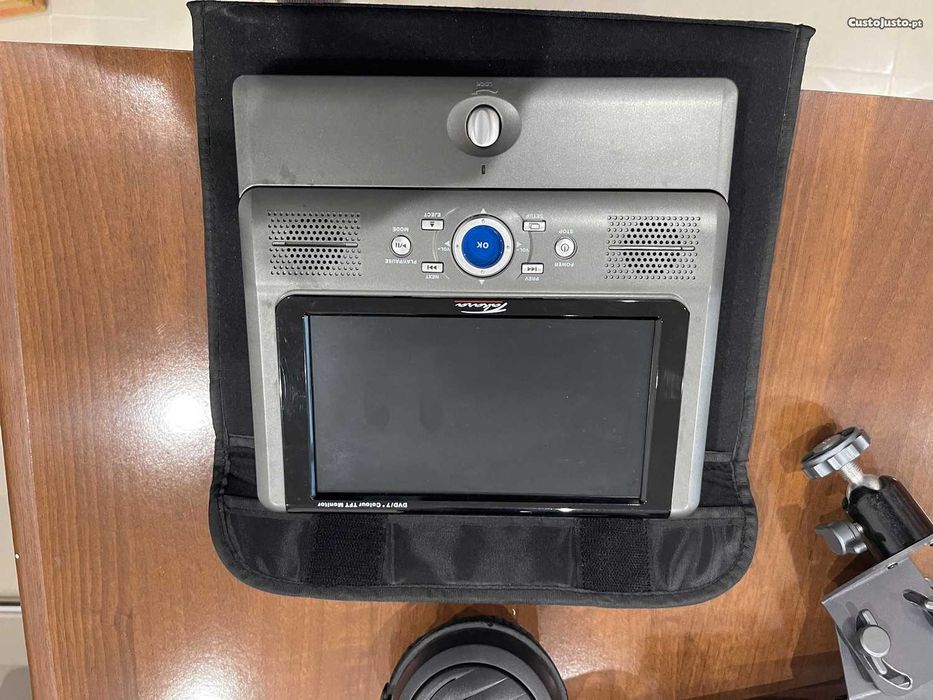 Leitor de DVD marca Takara transportavel para viagem