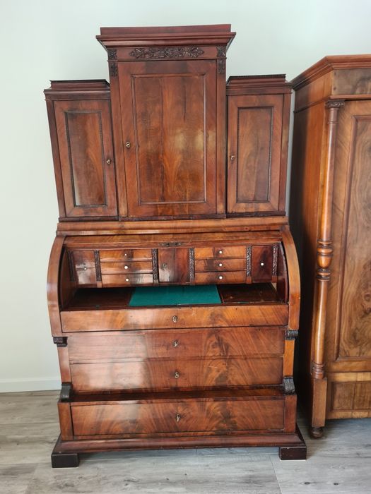 Sekretarzyk oraz szafa Biedermeier