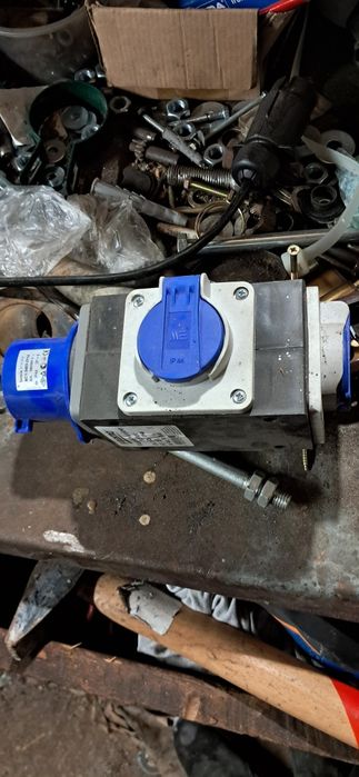 Rozdzielnica 32a 230v na 3x16a 230v z zabezpieczeniami nowa