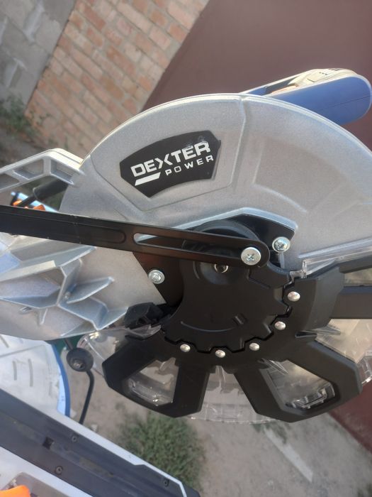 Продам торцовочною пилу.