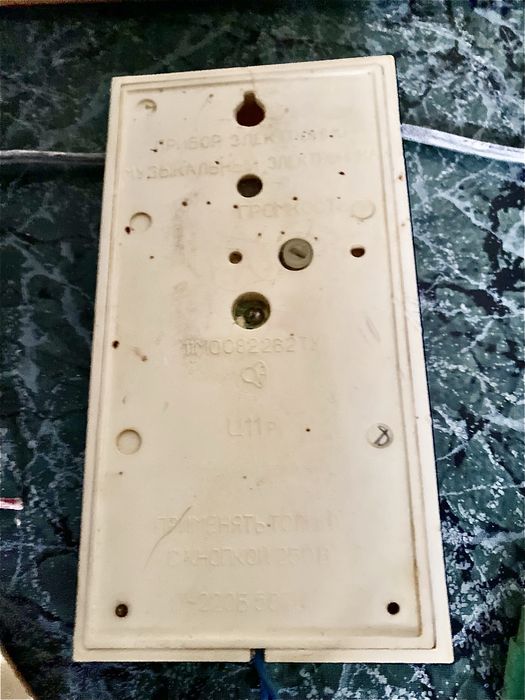 Отдам под восстановление электрический музыкальный дверной звонок