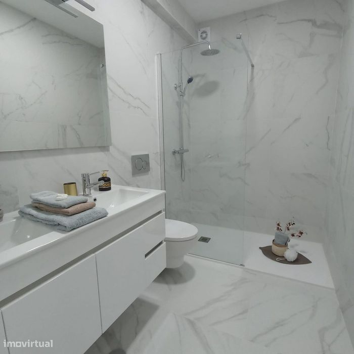 T3 Remodelado com Suite, Open Space e Arrecadação junto ao Colombo
