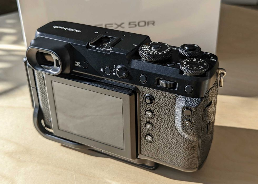 Fuji GFX 50R bardzo zadbany, niski przebieg, L-bracket, 2x baterie