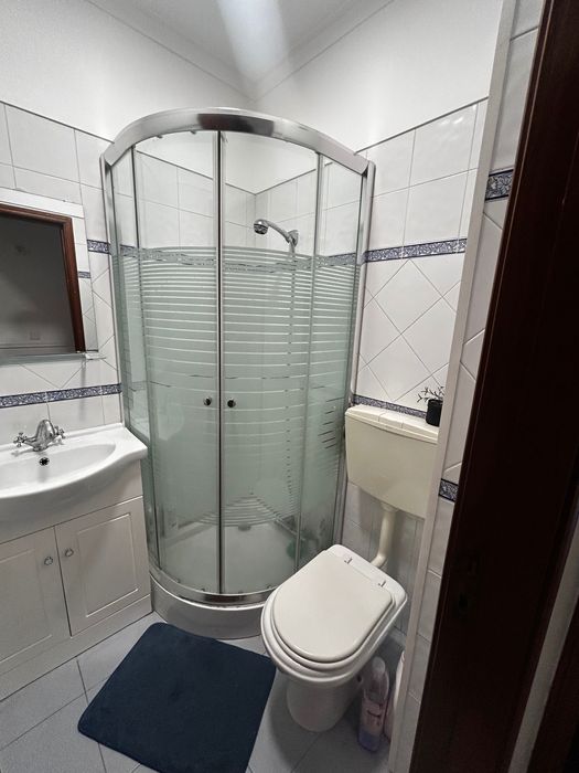 Quarto Mobilado com Casa Banho Privativa + Varanda | Despesas Incluídas | Odivelas