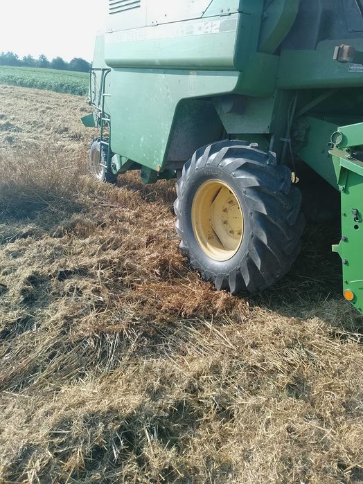 Комбайн Джон ДІР 1042