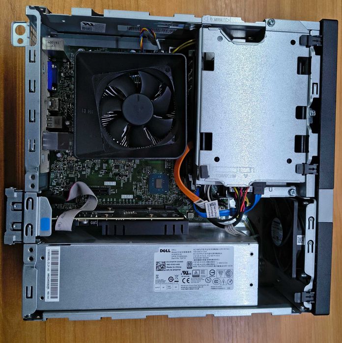 Komputer mały Dell Vostro 3268 SFF i3-7100 8GB / 256 SSD / Wi-Fi /WIN 10 Pro