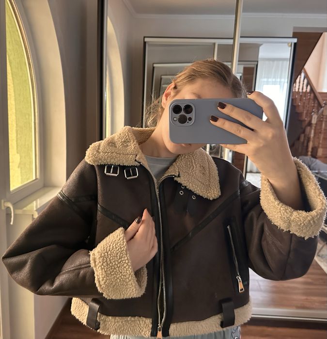 Дублянка Zara в розмірі Хл. Вкорочена, в красивому кольорі.