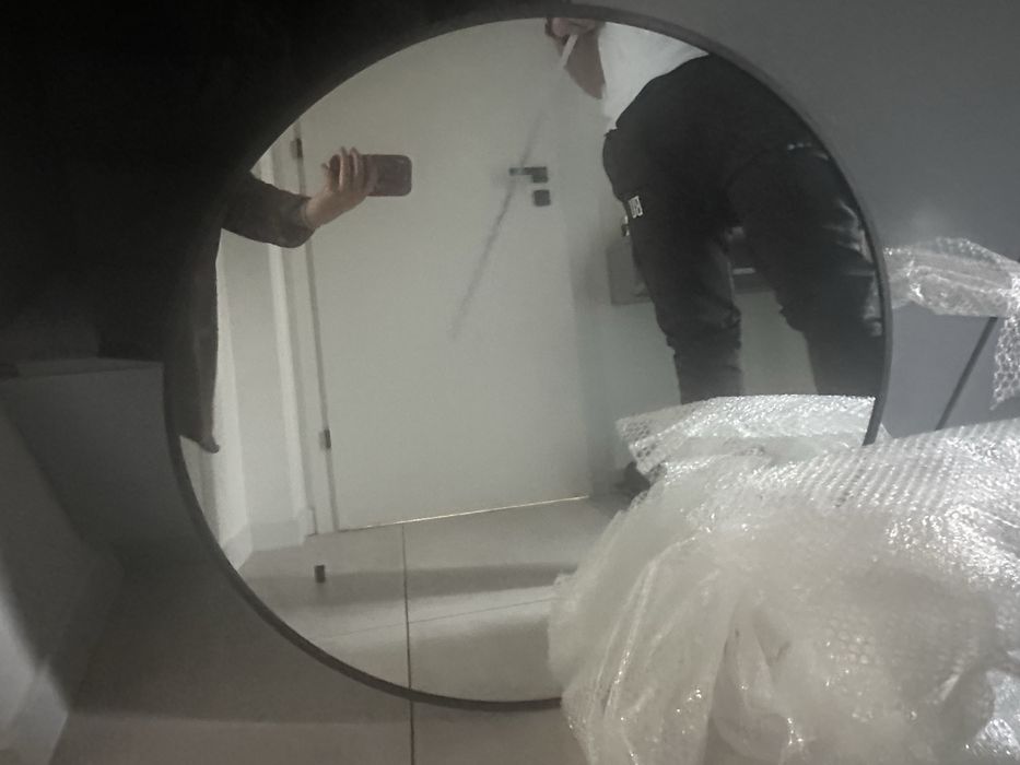 Nowe lustro w czarnej ramie