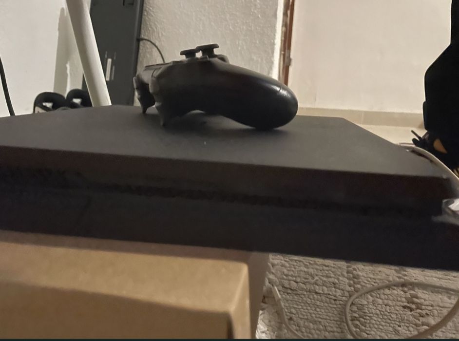 Play station 4 slim