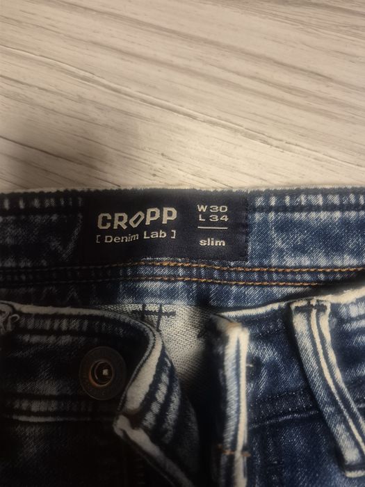 Spodnie jeans niebieskie.