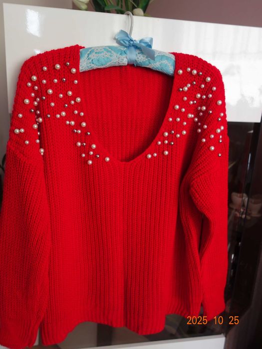 NOWY Czerwony sweter z perełkami rozm.40/42 L/XL
