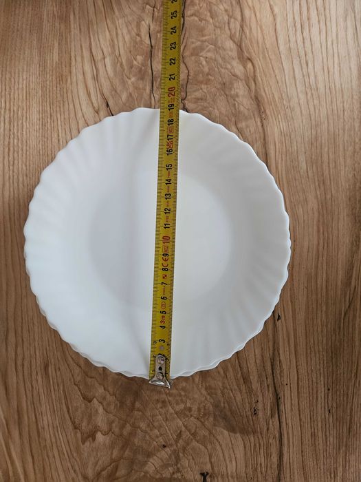 Komplet talerzy z białego duralexu