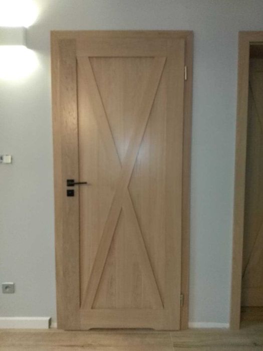 Drzwi wewnętrzne drewniane z montażem