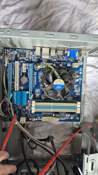 komputer Płyta Główna GigaByte GA-H77M-D3H 4gb ram + i3-3225