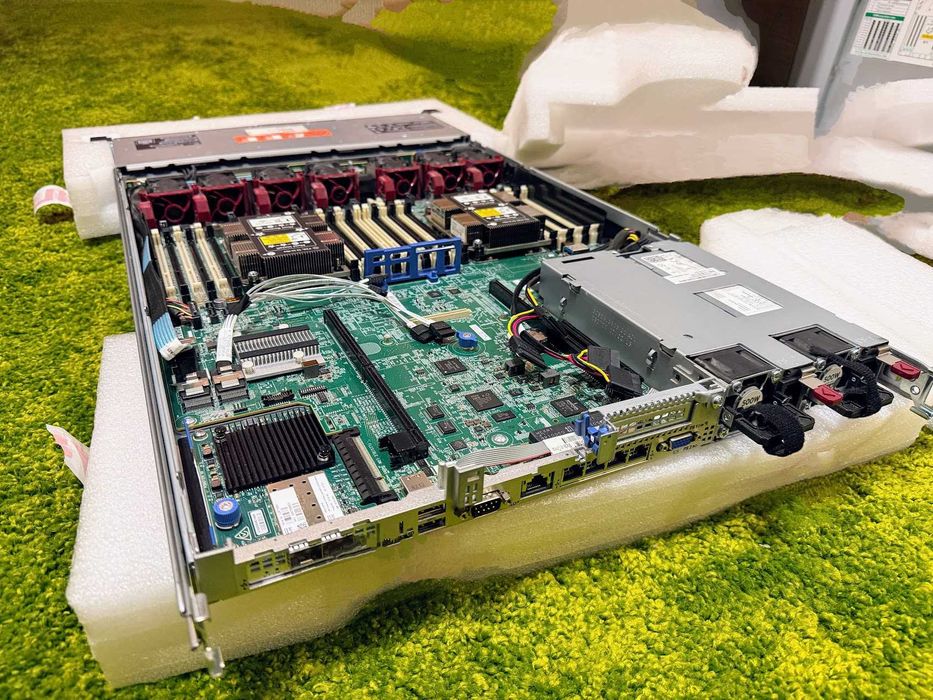 HP ProLiant DL360 Gen10 (4x LFF)