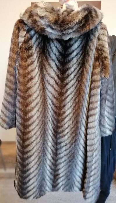 Продам шубу (искусственный мех)