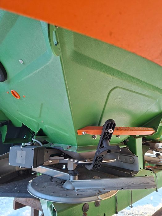 Rozsiewacz Amazone ZA-M 1501 PROFIS Hydro z wagą!