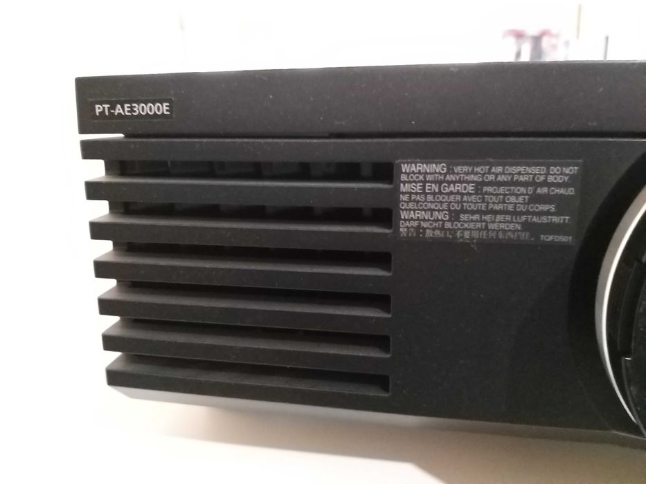 Projector Full HD Panasonic PT-AE3000E.