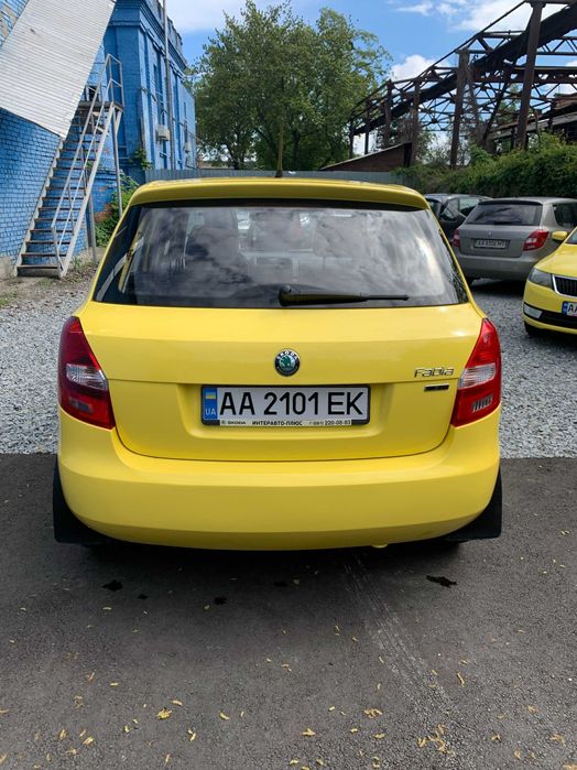 Аренда авто Шкода Фабия 2012 год, цена 458 грн в сутки