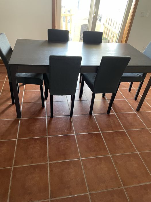 Mesa extensivel com 6 cadeiras
