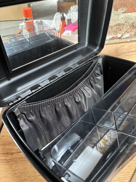 Kuferek kosmetyczny Visa Delsey.!