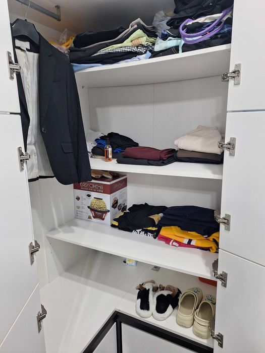 Szafa narożna z podestem Vox czano-biała