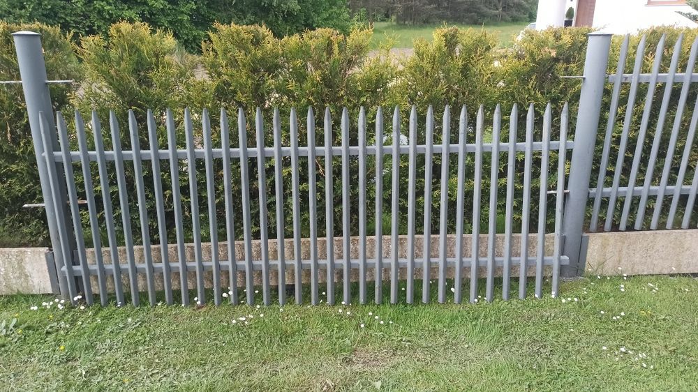Płot metalowy, brama, furtka