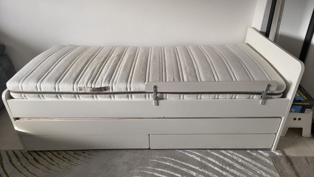 Cama IKEA SLÄKT com cama extra, gavetas e 2 colchões