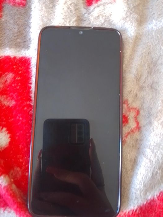 Sprzedam Motorole E7 Power lekko pęknięta z tyłu aparat.