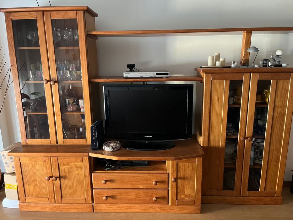 Conjuto de moveis de sala de madeira maçica.