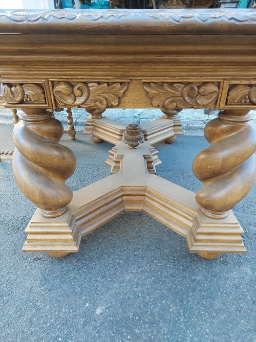 Stół dębowy rzeźbiony i 6 krzesełami