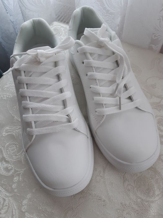 Кросівки  жіночі