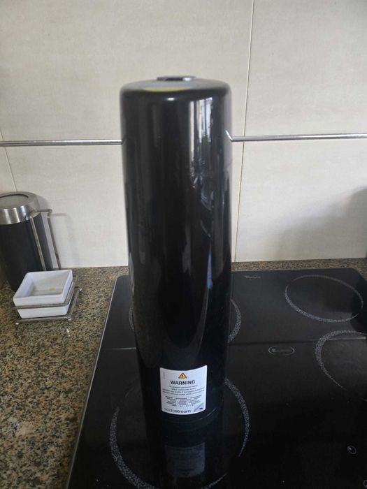 Máquina de soda e água com gás Sodastream Preta